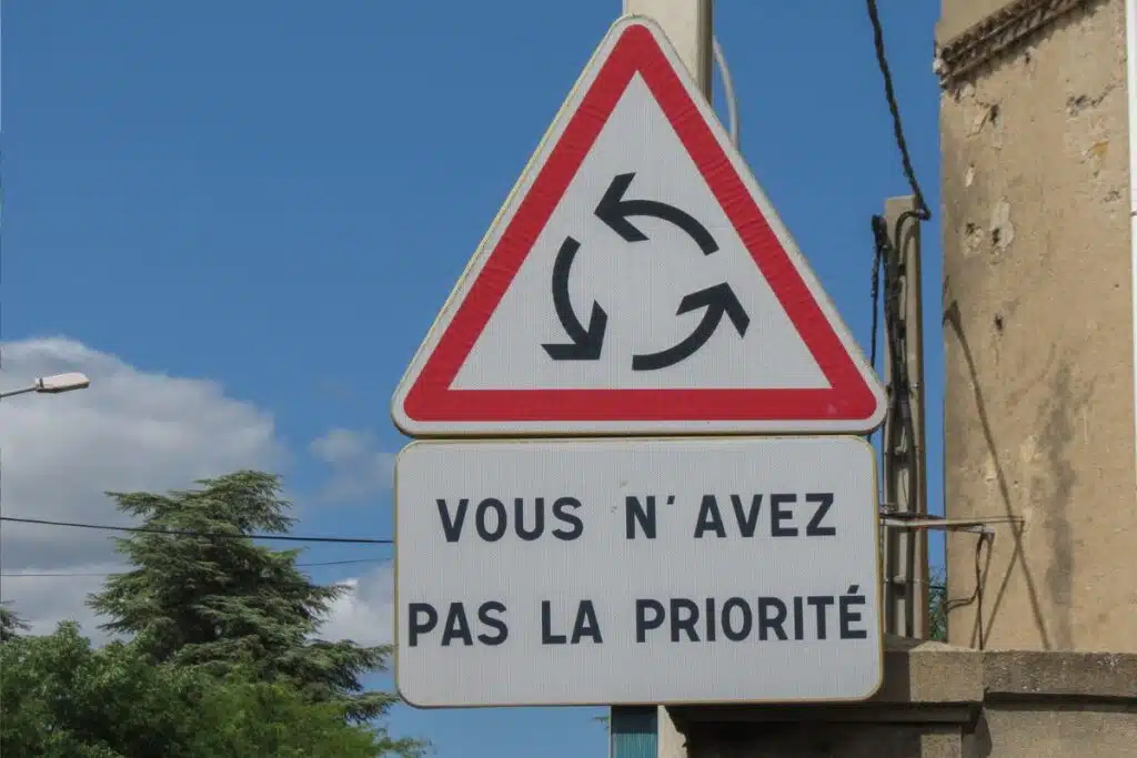 Règles de priorité sur la route ce que chaque cycliste, scooter, motard doit savoir (3)