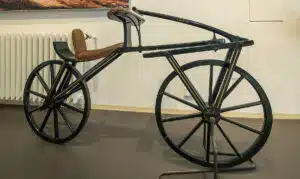 Réplique de draisienne de Karl von Drais vers 1818 exposée au musée des transports de Dresde