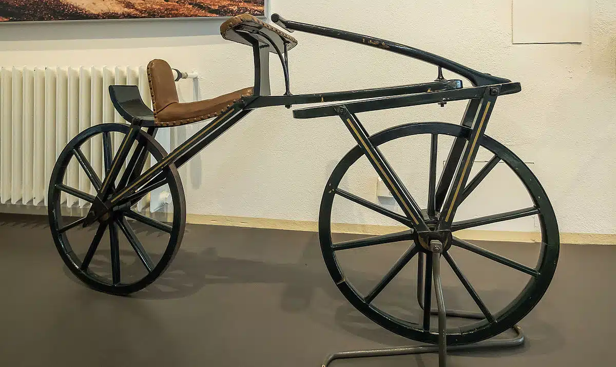 Réplique de draisienne de Karl von Drais vers 1818 exposée au musée des transports de Dresde
