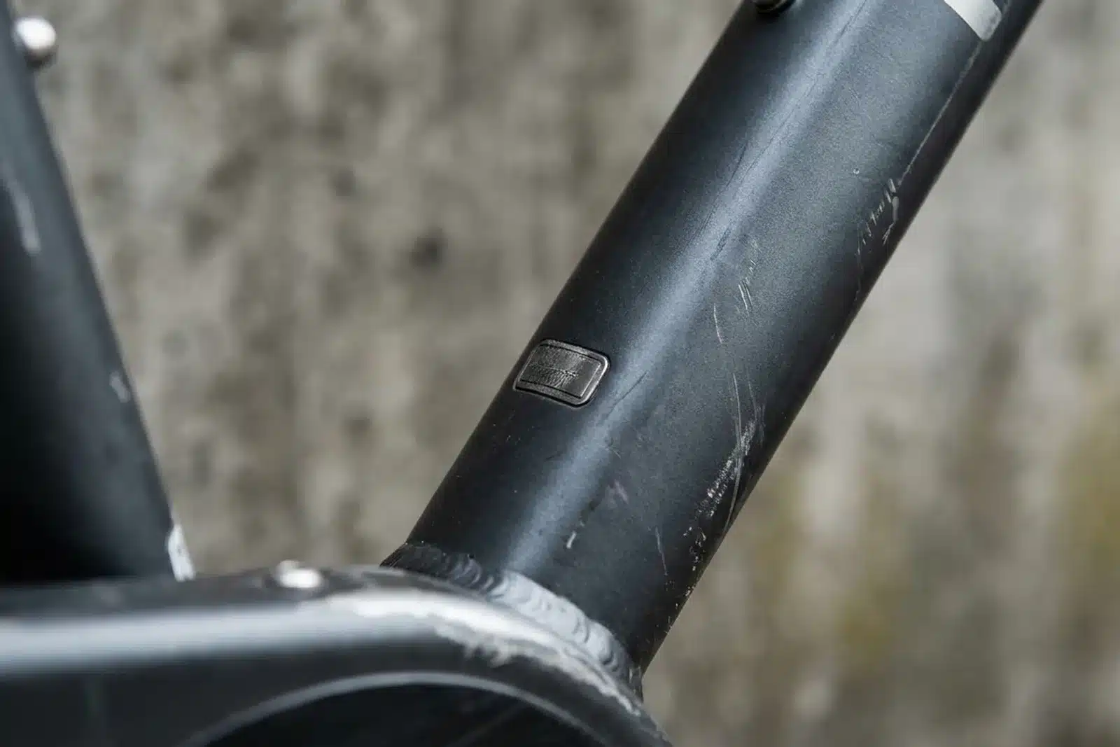 Bicycode : marquage sur cadre de vélo Bicycode marquage vélo : plaque d'identification sur tube de cadre anthracite